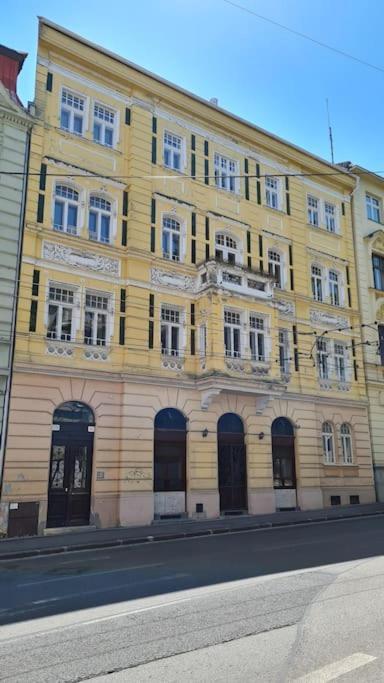 Lovely Old Town Apartment Bratislava Extérieur photo